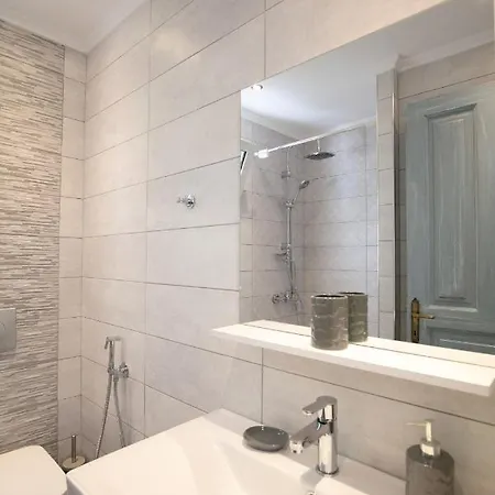 Oziomari Suites Hotel apartamentowy