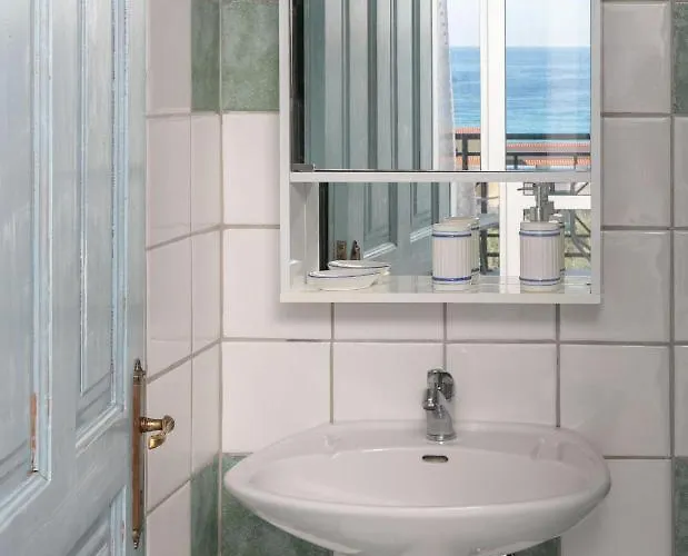 Tasos 公寓式酒店 3*